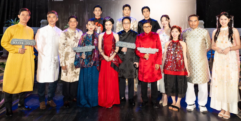 Đạo diễn Victor Vũ và diễn viên phim “Thám tử Kiên”