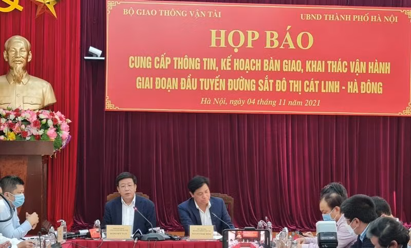 Lãnh đao Bộ GTVT và UBND TP Hà Nội trả lời nhiều vấn đề "nóng" trước giờ tàu Cát Linh- Hà Đông lăn bánh