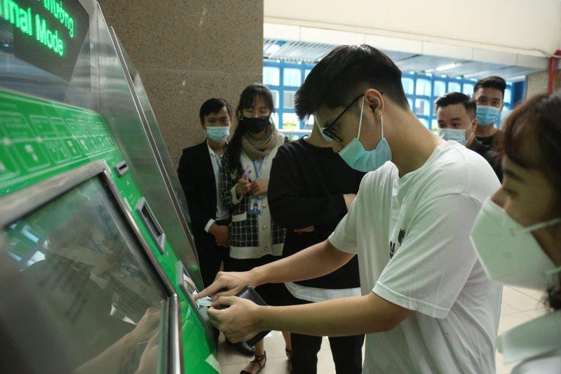 Khách đi tàu điện từ ngày 1/8 sẽ sử dụng vé ảo thay vì mua vé giấy như hiện nay