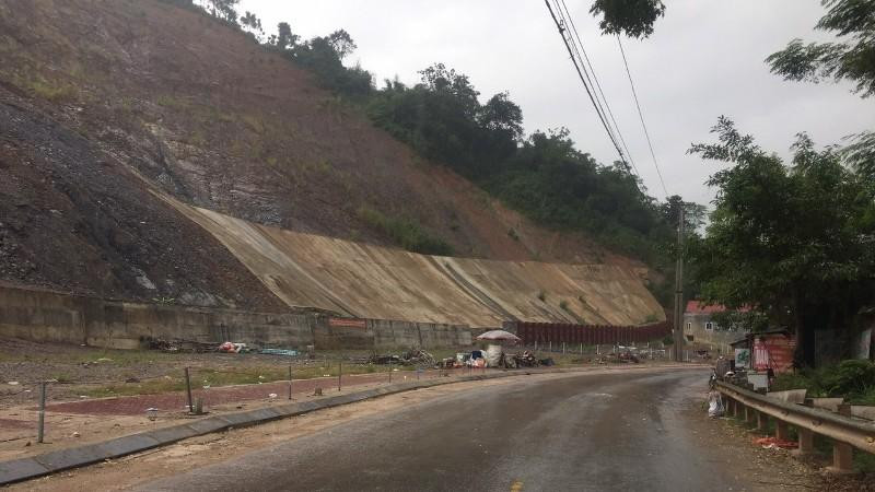 Hiện trường vụ tai nạn hai xe máy đâm nhau ở Nghệ An làm 3 học sinh tử vong tại chỗ