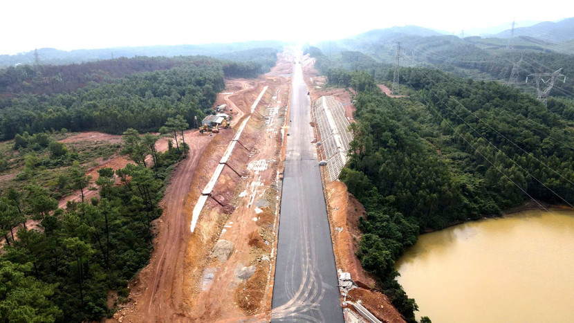 Dự án cao tốc Bùng- Vạn Ninh sẽ thông xe tuyến chính dịp 30/4 tới đây Dự án cao tốc Bùng- Vạn Ninh sẽ thông xe tuyến chính dịp 30/4 tới đây