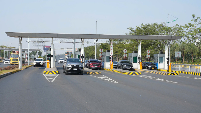 Sân bay Nội Bài triển khai thu phí tự động không dừng tại tất cả các làn từ 20/12/2024 Sân bay Nội Bài triển khai thu phí tự động không dừng tại tất cả các làn từ 20/12/2024