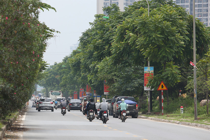 Hai bên đường gom Đại lộ Thăng Long phương tiện chỉ được lưu thông 1 chiều từ hôm nay 8/1