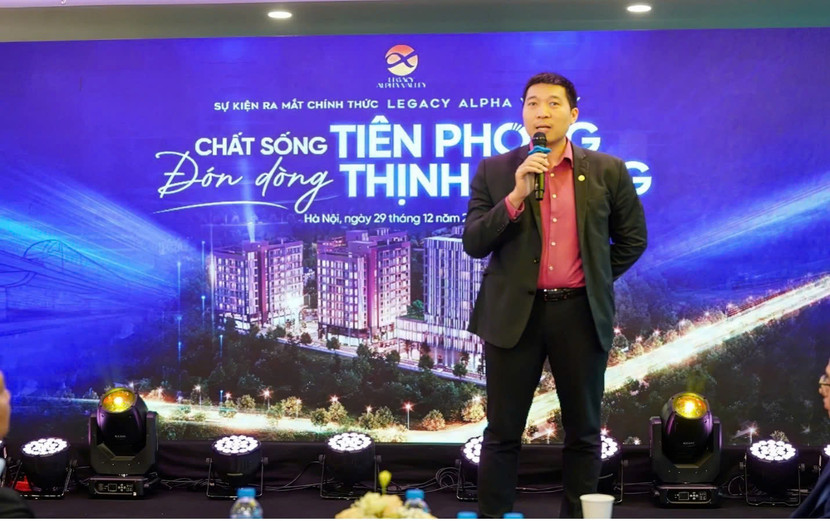 Ông Nguyễn Hữu Thanh - Phó Tổng giám đốc Tập đoàn An Thịnh xuất hiện tại sự kiện ra mắt dự án và chia sẻ về dự án với vai trò chủ đầu tư Ông Nguyễn Hữu Thanh - Phó Tổng giám đốc Tập đoàn An Thịnh xuất hiện tại sự kiện ra mắt dự án và chia sẻ về dự án với vai trò chủ đầu tư