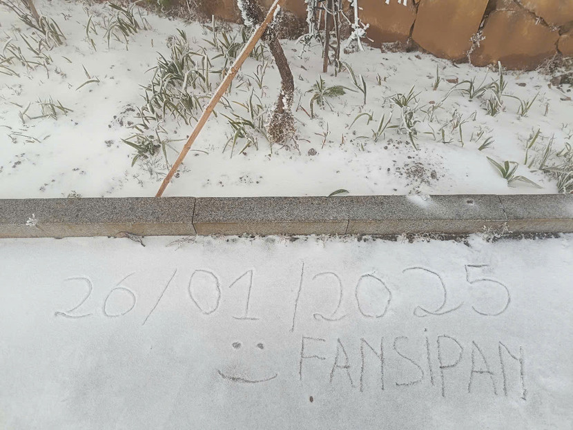 Tuyết rơi phủ trắng Fansipan vào chiều qua 26/1 Tuyết rơi phủ trắng Fansipan vào chiều qua 26/1