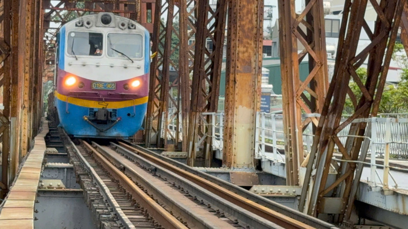 Thử tải cầu Long Biên vào sáng nay 3/9