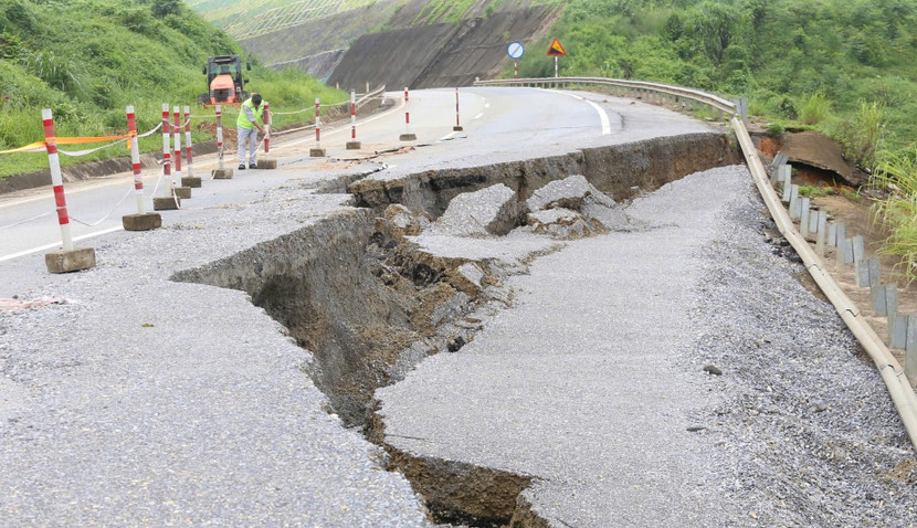 Một đoạn cao tốc Nội Bài- Lào Cai bị sạt lở do mưa bão Yagi hồi tháng 9/2024