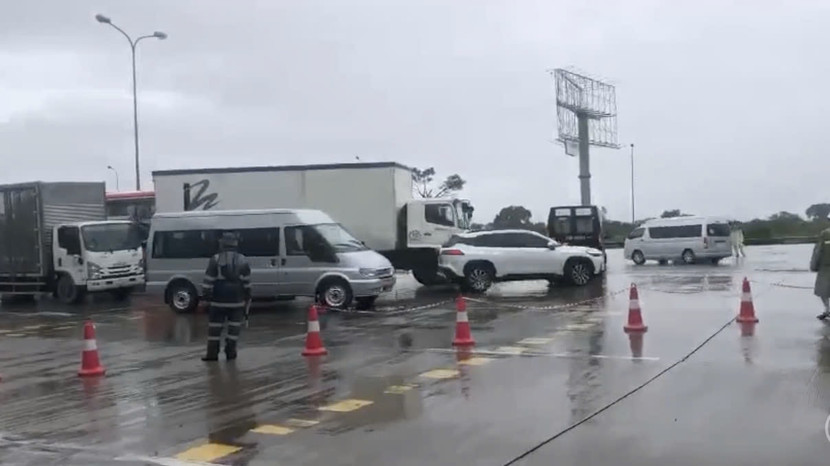 Các phương tiện được điều tiết chuyển hướng trên cao tốc Pháp Vân- Cầu Giẽ