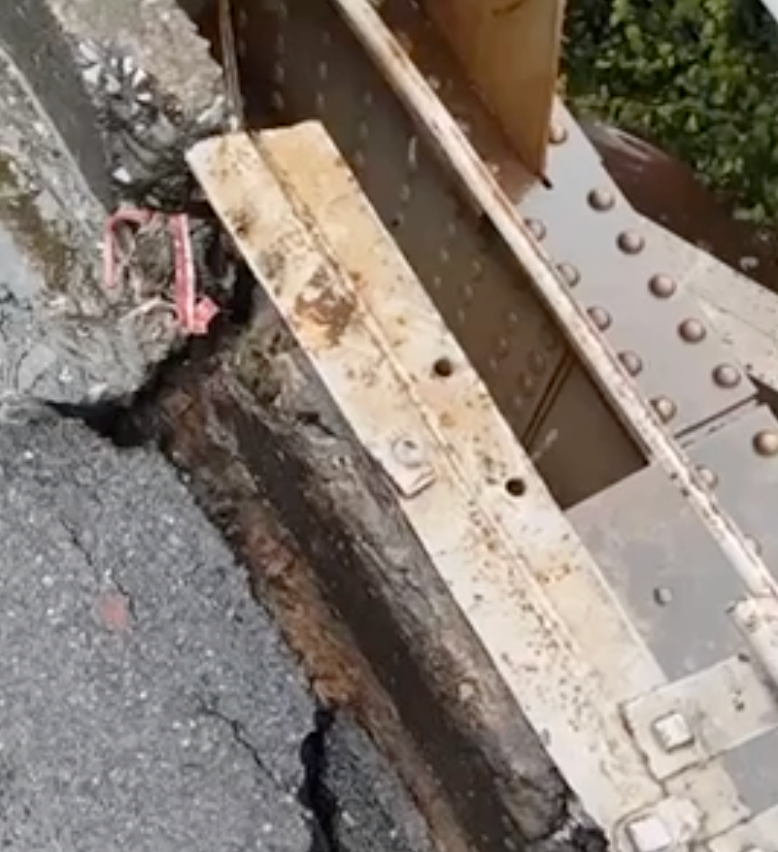 Hình ảnh cầu Long Biên bong mối hàn được chia sẻ từ ngày 11/9 gây lo ngại về nguy cơ mất an toàn