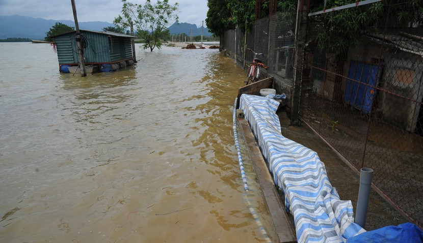 Các sông qua huyện Chương Mỹ đều đang lên rất nhanh, đã vượt báo động 3