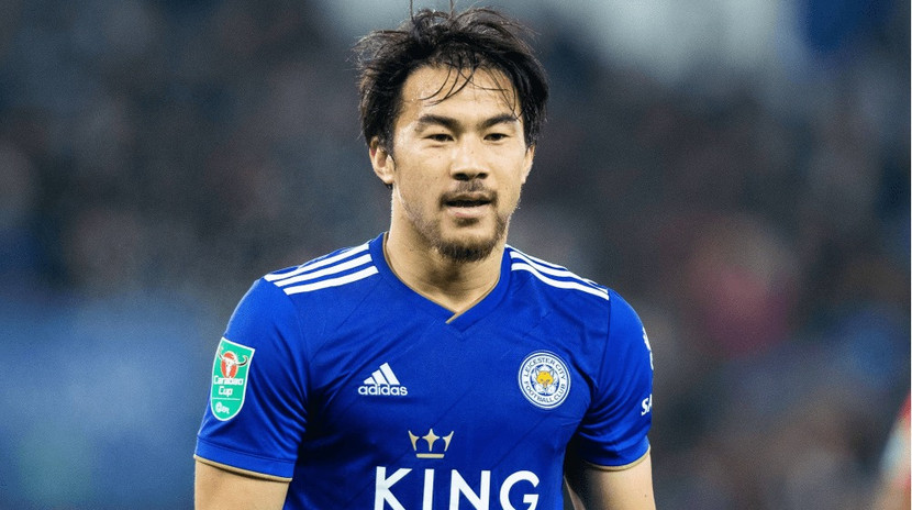 4. Shinji Okazaki (Nhật Bản) Người hùng không phô trương trong hành trình cổ tích của Leicester vô địch Premier League 2015/16. Okazaki là hình mẫu về sự hy sinh vì tập thể, thi đấu đầy máu lửa và có những bàn thắng rất quan trọng dù không phải là tay săn bàn chủ lực.