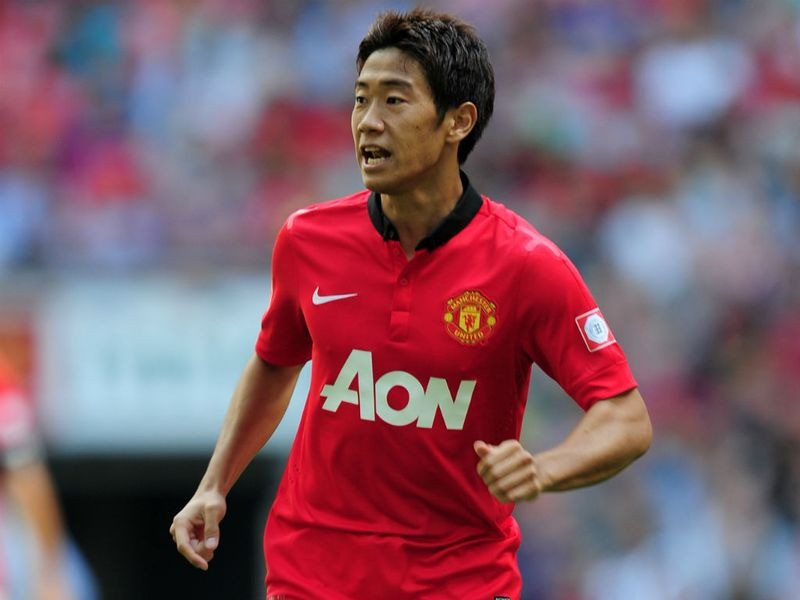 5. Shinji Kagawa (Nhật Bản) Gia nhập MU năm 2012, Kagawa trở thành cầu thủ châu Á đầu tiên lập hattrick tại Premier League. Dù thời gian tại Old Trafford không dài, anh vẫn được nhắc đến như một trong những cầu thủ sáng tạo, kỹ thuật hàng đầu châu Á từng đặt chân đến nước Anh.
