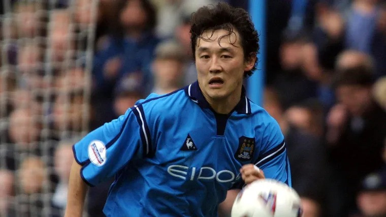 7. Sun Jihai (Trung Quốc) Cầu thủ Trung Quốc đầu tiên ghi bàn tại Premier League, thi đấu cho Man City từ 2002-2008. Sun là hậu vệ mạnh mẽ, bền bỉ và được yêu mến nhờ tinh thần thi đấu không ngại va chạm.