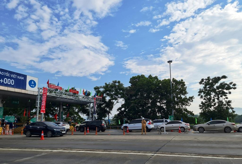 Thu phí không dừng trên cao tốc Nội Bài- Lào Cai Thu phí không dừng trên cao tốc Nội Bài- Lào Cai
