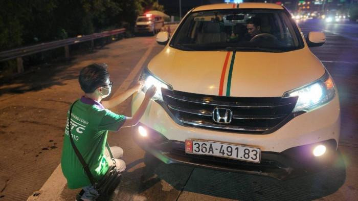 Sẽ bổ sung quy định dán thẻ định danh thu phí ETC là thủ tục bắt buộc trong quy đình đăng kiểm xe