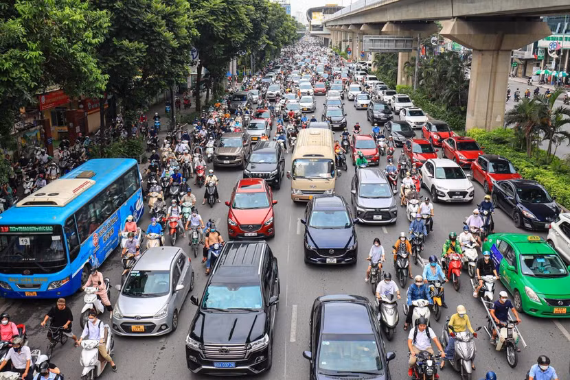 Dù vậy hiệu quả vẫn chưa rõ nét, đặc biệt vào giờ cao điểm các phương tiện vẫn đi lộn xộn, lấn làn