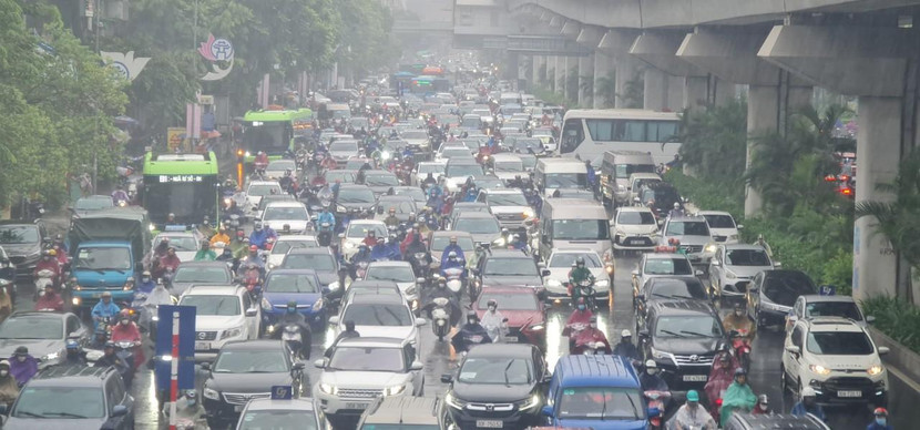 Xu hướng "ô tô hoá" phương tiện cá nhân là vấn đề đáng lo ngại, là thách thức lớn với giao thông đô thị Hà Nội