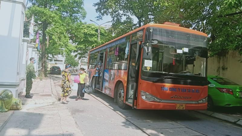 Gần 200 công dân F1 đã hoàn thành trong ngày 1 và 2/8 được đón về bằng xe buýt Gần 200 công dân F1 đã hoàn thành trong ngày 1 và 2/8 được đón về bằng xe buýt