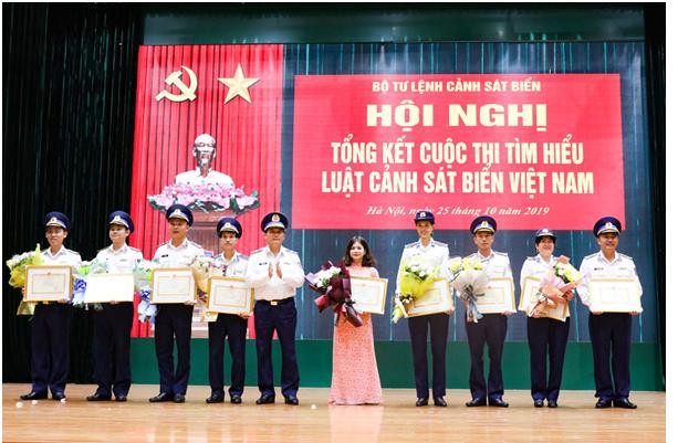 Trao giải thưởng cuộc thi Tìm hiểu Luật cảnh sát biển năm 2019