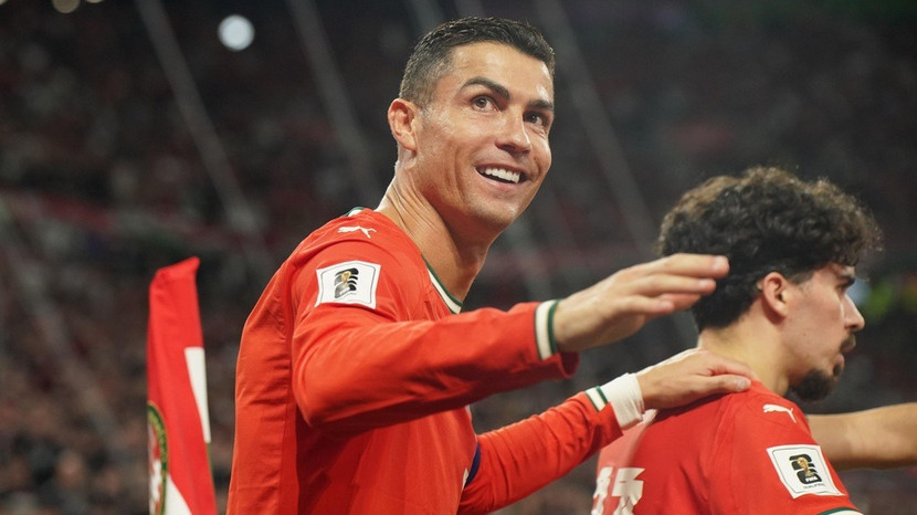 2. Cristiano Ronaldo (Bồ Đào Nha). Với 39 bàn/49 trận, Ronaldo chính thức san bằng kỷ lục của Ruiz. Ở tuổi 40, siêu sao người Bồ vẫn duy trì phong độ săn bàn đáng sợ, hứa hẹn sớm độc chiếm ngôi số 1.