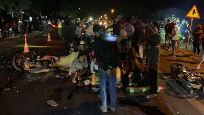 Hiện trường vụ tai nạn giao thông làm 4 người thiệt mạng ở Gia Lai Hiện trường vụ tai nạn giao thông làm 4 người thiệt mạng ở Gia Lai