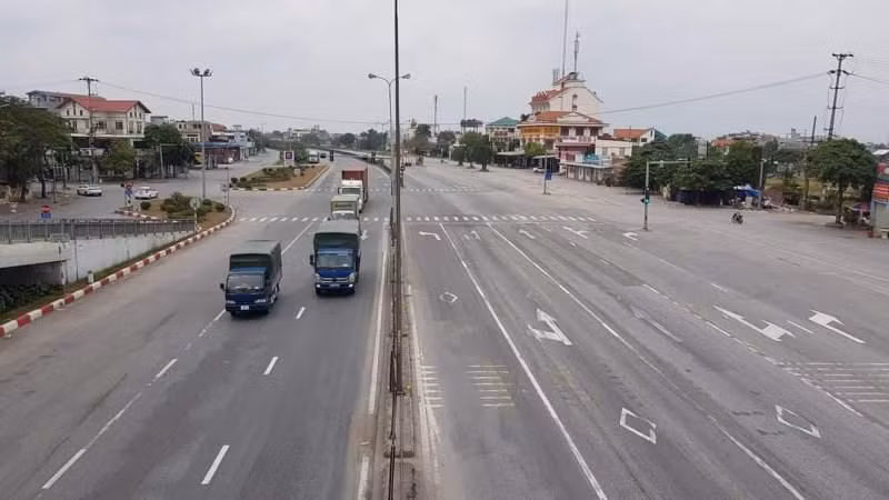 Quốc lộ 5 hiện chỉ cho phép xe ưu tiên, xe phục vụ phòng chống Covid-19 lưu thông