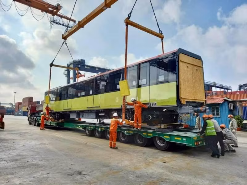 Đoàn tàu thứ 3 tuyến metro Nhổn-Ga Hà Nội vừa cập cảng Hải Phòng