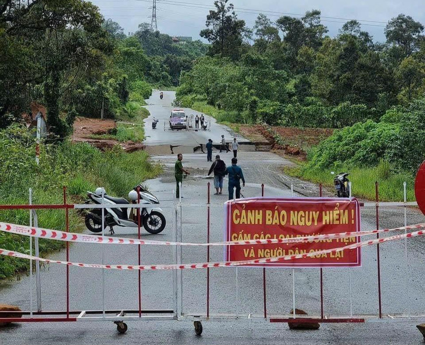 Tuyến đường tránh Nam TP Bảo Lộc bị sạt lở, nứt toác từ tháng 8/2023 và kéo dài cho đến nay chưa được tiếp tục đầu tư hoàn thiện Tuyến đường tránh Nam TP Bảo Lộc bị sạt lở, nứt toác từ tháng 8/2023 và kéo dài cho đến nay chưa được tiếp tục đầu tư hoàn thiện