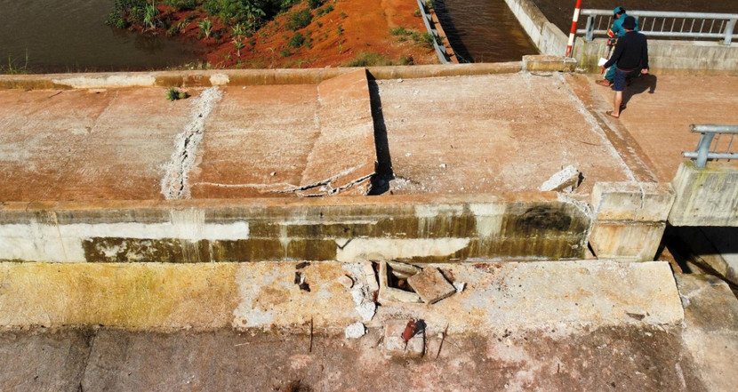 Hồ chứa nước Đắk N'Ting xuất hiện vết nứt vỡ