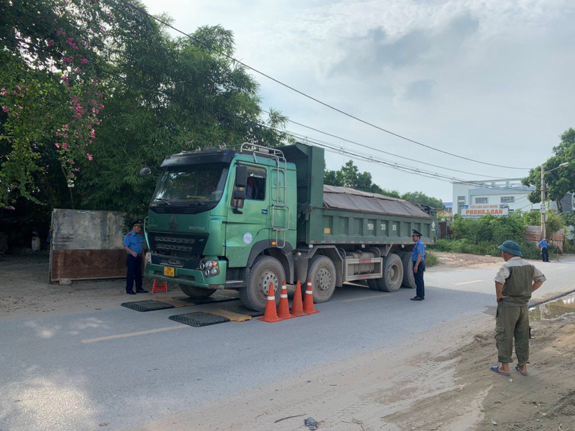 Cân trọng tải xe chở hàng hóa Cân trọng tải xe chở hàng hóa