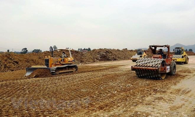 Đất đắp nền vẫn là mối đe dọa lớn đối với các dự án thành phần cao tốc Bắc- Nam Đất đắp nền vẫn là mối đe dọa lớn đối với các dự án thành phần cao tốc Bắc- Nam