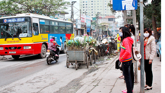 Điểm tập kết xe rác vô lý ảnh 1