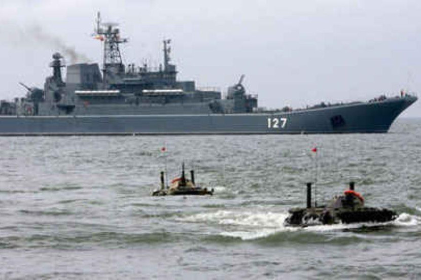 “Istanbul đang phải đối mặt với vụ án tham nhũng lớn nhất trong lịch sử. Trái với thông lệ, quy hoạch phân vùng đã được phê duyệt sau những cánh cửa đóng kín, mà không quan tâm đến ý kiến của bất kỳ tổ chức hay hiệp hội thương mại nào, và không có cuộc thảo luận trong các ủy ban cũng như cuộc họp của thành phố Istanbul”, Gürsel Tekin, một nghị sĩ từ đảng đối lập Cumhuriyet Halk Partisi nói.