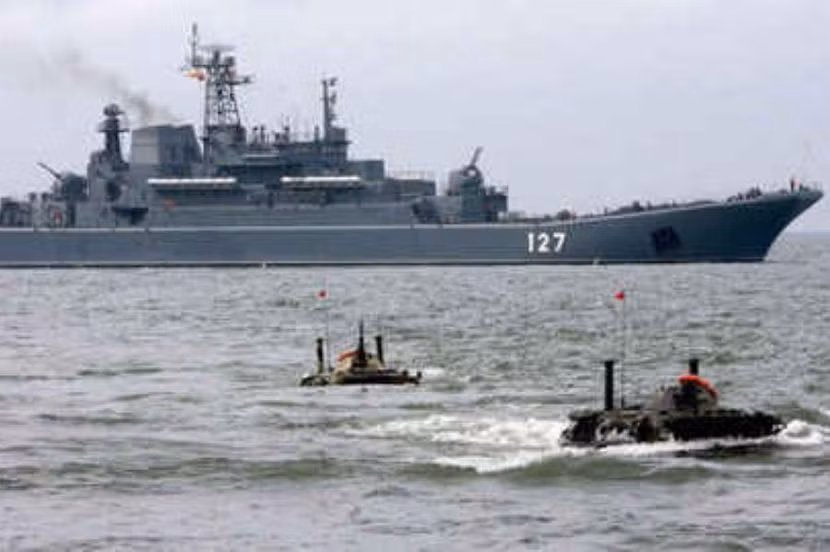 “Istanbul đang phải đối mặt với vụ án tham nhũng lớn nhất trong lịch sử. Trái với thông lệ, quy hoạch phân vùng đã được phê duyệt sau những cánh cửa đóng kín, mà không quan tâm đến ý kiến của bất kỳ tổ chức hay hiệp hội thương mại nào, và không có cuộc thảo luận trong các ủy ban cũng như cuộc họp của thành phố Istanbul”, Gürsel Tekin, một nghị sĩ từ đảng đối lập Cumhuriyet Halk Partisi nói.