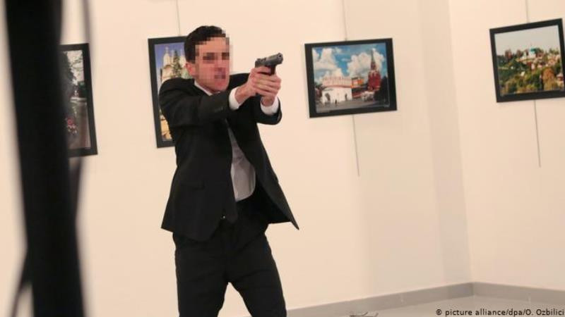 Mevlut Mert Altintash, kẻ bắn Đại sứ Nga tại triển lãm ở Ankara, ngày 19-12-2016