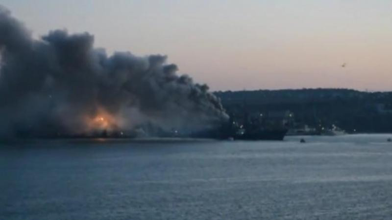 Tàu chiến Nga phát nổ khiến7 người bị thương