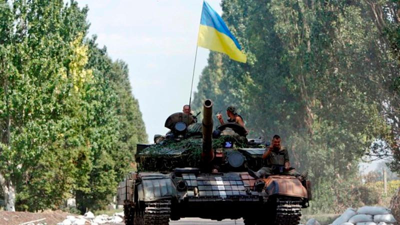 Xe tăng quân đội Ukraine được nhìn thấy ở khu vực xung đột miền Đông