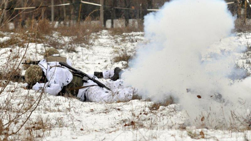 Quân đội Ukraine nã đạn pháo nhằm vào dân quân DPR