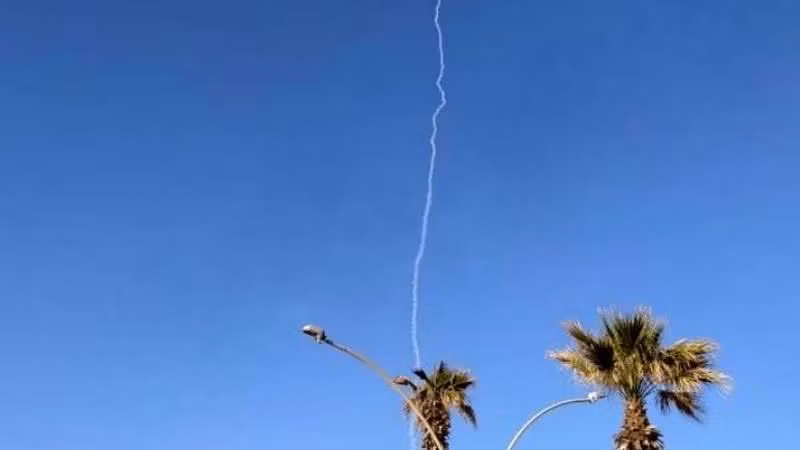 Hình ảnh do người dân địa phương chụp được cho thấy Nga tấn công biên giới Thổ Nhĩ Kỳ nhiều khả năng bằng tên lửa Iskander Hình ảnh do người dân địa phương chụp được cho thấy Nga tấn công biên giới Thổ Nhĩ Kỳ nhiều khả năng bằng tên lửa Iskander