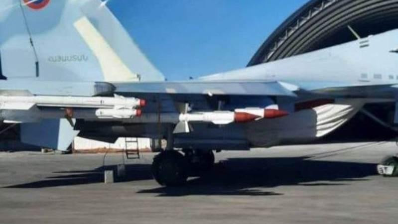 Bức ảnh chụp cho thấy Su30SM của không quân Armenia được trang bị tên lửa Bức ảnh chụp cho thấy Su30SM của không quân Armenia được trang bị tên lửa