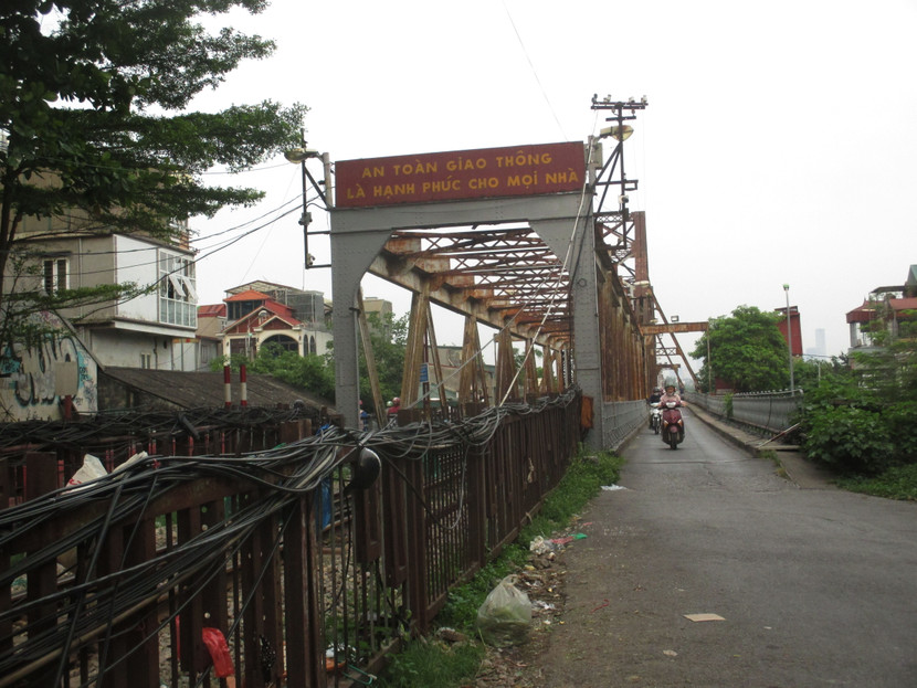 Đầu cầu ra ngoại thành Hà Nội, nơi những người lính Pháp cuối cùng rời khỏi Hà Nội