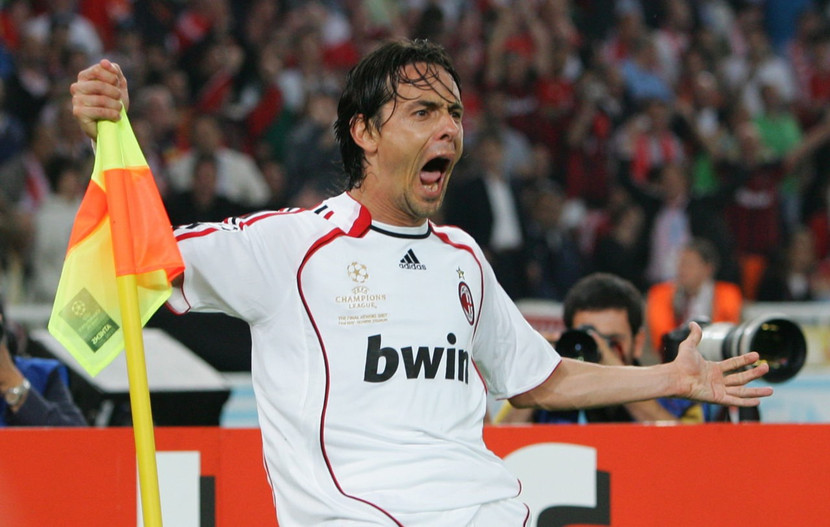 8. Filippo Inzaghi - 3 hattrick (81 trận). Huyền thoại AC Milan là “sát thủ vòng cấm” đích thực. Inzaghi đã chứng minh bản năng săn bàn thiên bẩm khi có 3 cú hattrick tại giải đấu, ghi dấu trong thời kỳ hoàng kim của Rossoneri.