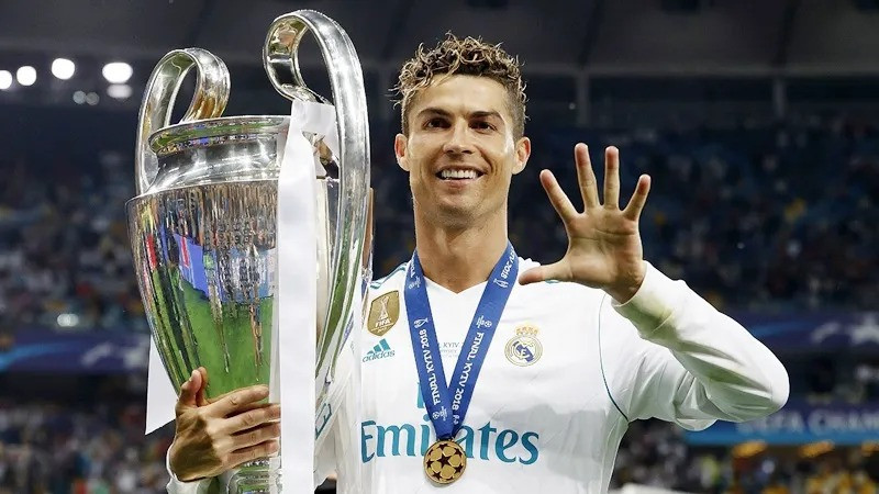2. Cristiano Ronaldo - 8 hattrick (183 trận). Siêu sao Bồ Đào Nha chia sẻ ngôi đầu với Messi, nhưng mất nhiều trận hơn để đạt cột mốc này. CR7 có 7 hattrick cho Real Madrid và 1 cho Juventus. Anh cũng là chân sút vĩ đại nhất lịch sử Champions League với 140 bàn thắng, kỷ lục khó ai phá nổi.