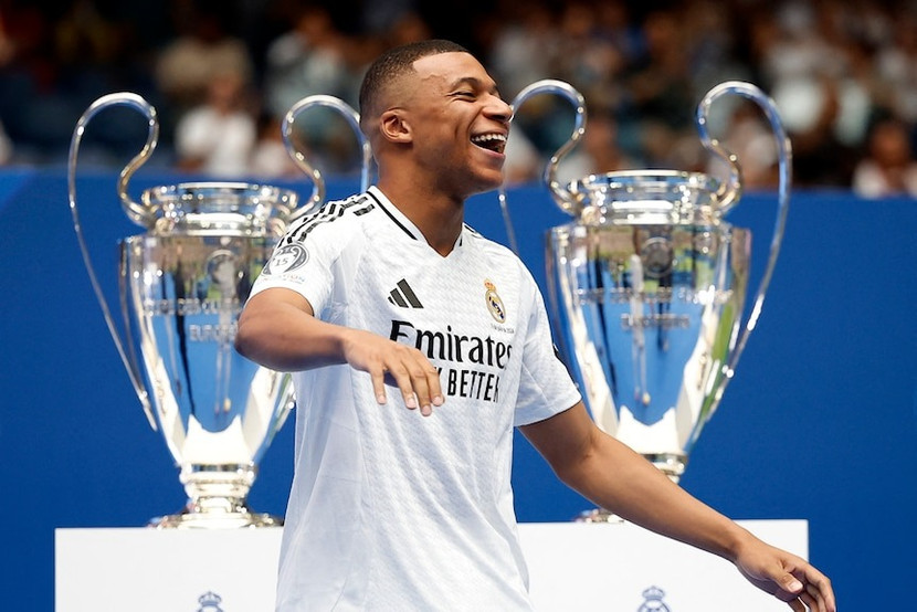 4. Kylian Mbappe - 4 hattrick (89 trận). Mới đây, Mbappe lập cú hattrick trong màu áo Real Madrid trước Kairat Almaty, nâng tổng số lên 4. Điều đặc biệt: anh chỉ cần 89 trận để làm được điều này, nhanh hơn rất nhiều so với các huyền thoại. Sự bùng nổ của Mbappe hứa hẹn tạo nên cuộc đua kỷ lục đầy kịch tính. nowgoal.