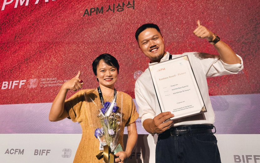 Đạo diễn Nguyễn Phạm Thành Đạt, nhà sản xuất Nguyễn Hữu Thị Tường Vi đoạt giải Kantana Award với dự án phim “Bò sữa bay” Đạo diễn Nguyễn Phạm Thành Đạt, nhà sản xuất Nguyễn Hữu Thị Tường Vi đoạt giải Kantana Award với dự án phim “Bò sữa bay”