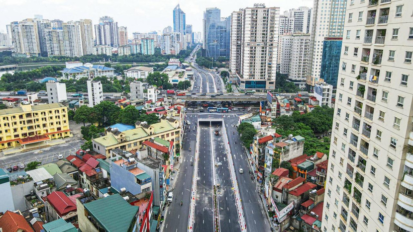 Các phương tiện lưu thông trên đường Khuất Duy Tiến (Vành đai 3) không được phép rẽ trái đi Lê Văn Lương hoặc Tố Hữu. Các phương tiện lưu thông trên đường Khuất Duy Tiến (Vành đai 3) không được phép rẽ trái đi Lê Văn Lương hoặc Tố Hữu.