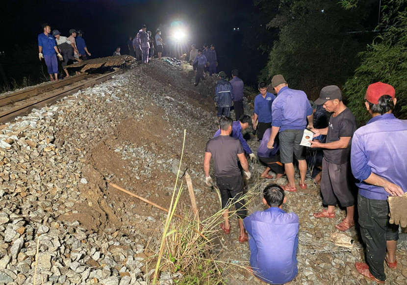 Đường sắt huy động tối đa nhân lực, vật lực khắc phục thiệt hại do mưa lũ gây ra