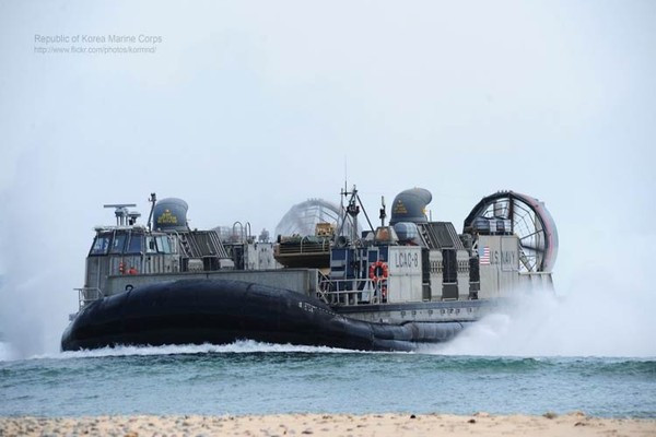 Triều Tiên điều tàu đổ bộ tới gần vùng biển Hàn Quốc ảnh 1