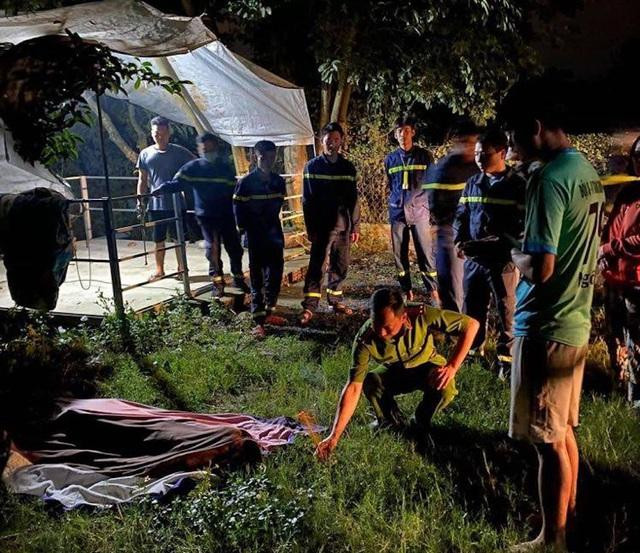 Thi thể của ông T. được lực lượng chức năng phát hiện và đưa lên bờ. Ảnh: Dân Trí