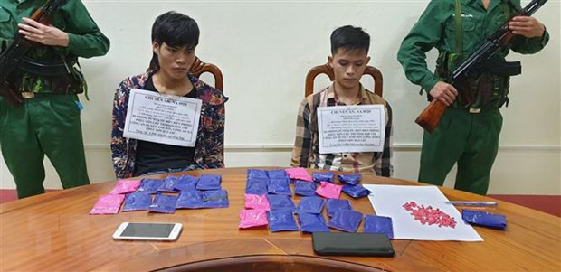 Hai đối tượng bị bắt giữ là Phan Bá Linh và Nguyễn Văn Mại. (Ảnh: TTXVN)